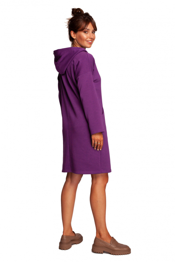 Sukienka midi dzianinowa z kapturem i długim rękawem purpurowa